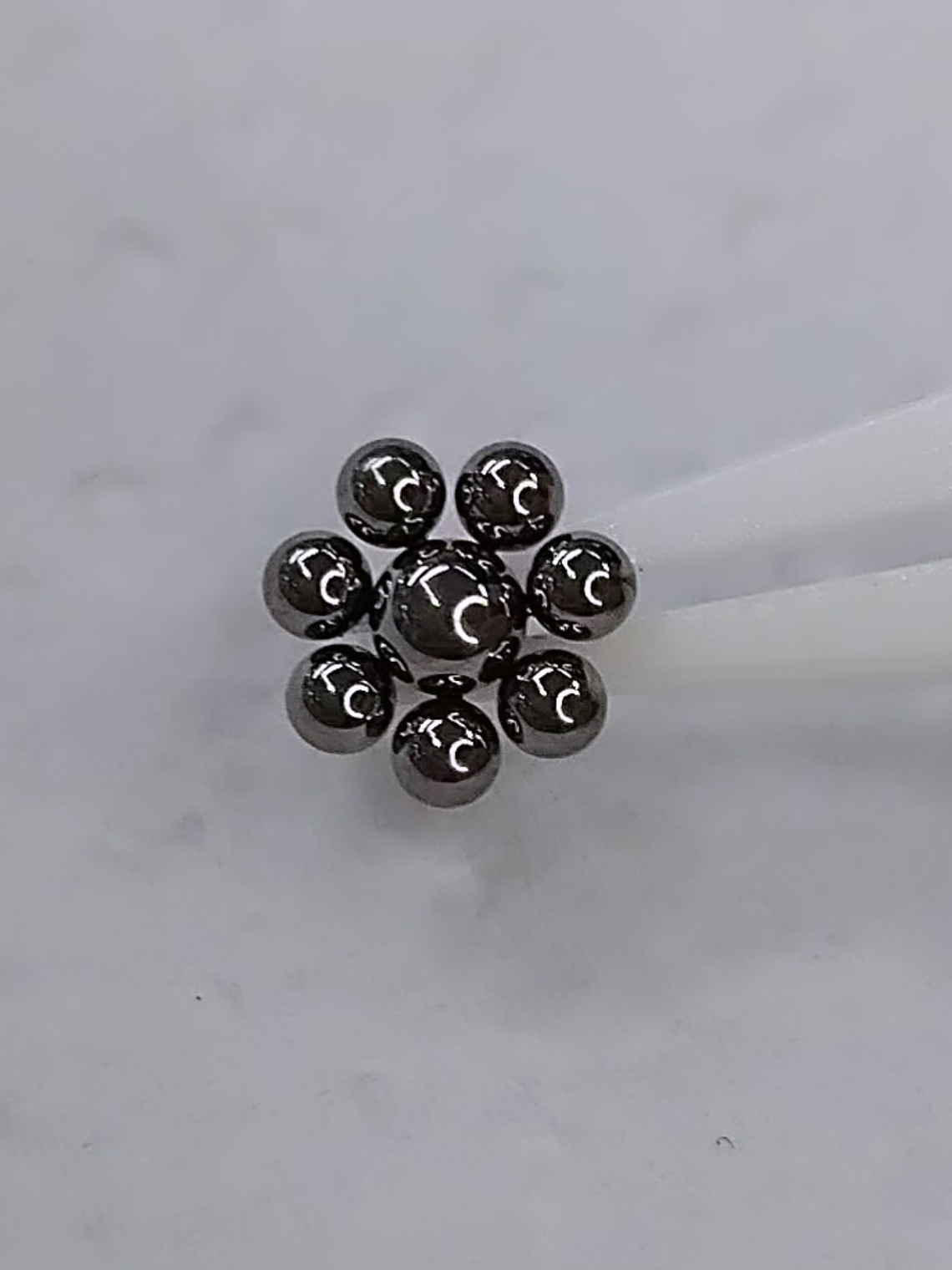 Top flor de esferas en titanio grado implante 16g 2