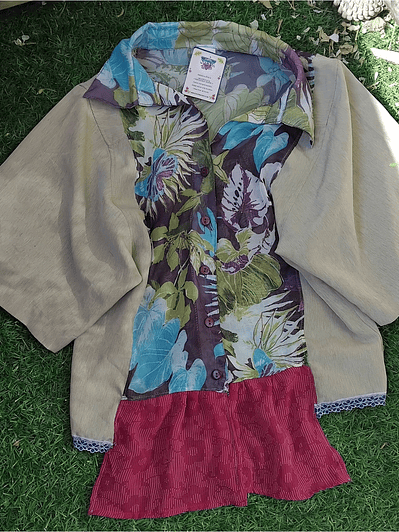 Blusa modificada, talla XS / S , prenda única 