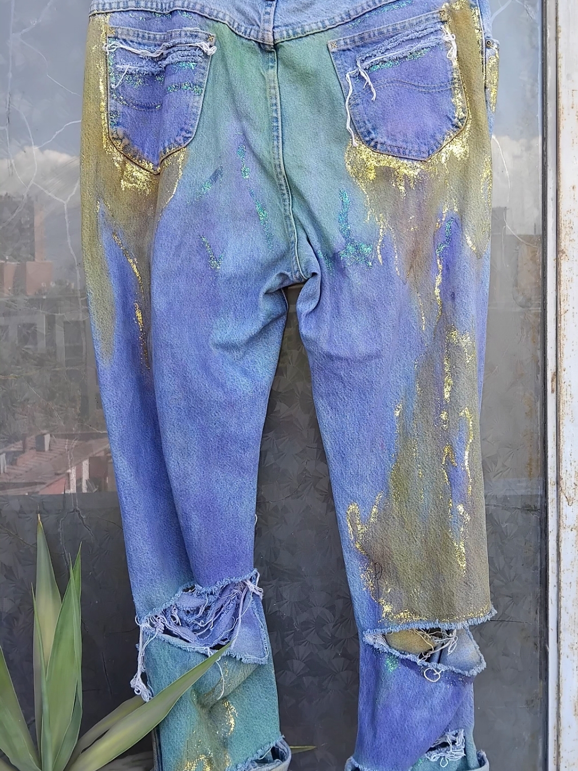 Jeans teñido y pintado a mano. Talla 50 2