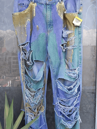 Jeans teñido y pintado a mano. Talla 50