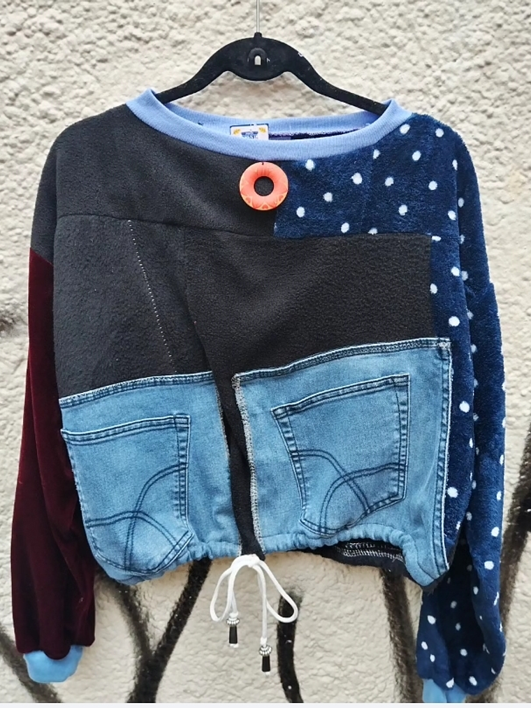 Poleron Reutilización textil talla S/M único. 1