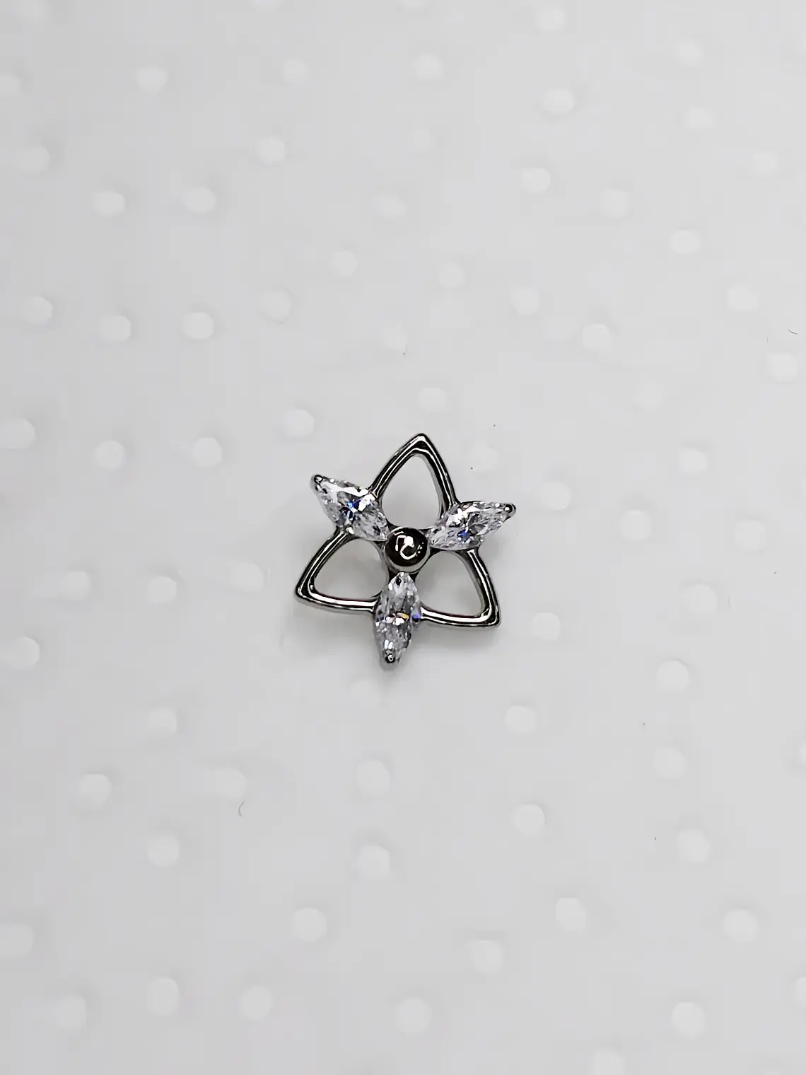 Triangulo con 3 circonitas titanio grado implante 16g 1