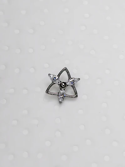 Triangulo con 3 circonitas titanio grado implante 16g