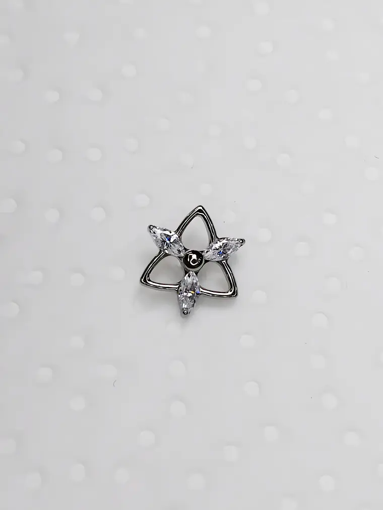 Triangulo con 3 circonitas titanio grado implante 16g 1