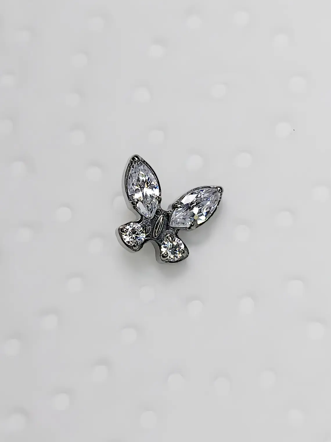 Mariposa con circonitas blancas  titanio grado implante 16g 1