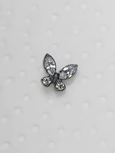 Mariposa con circonitas blancas  titanio grado implante 16g