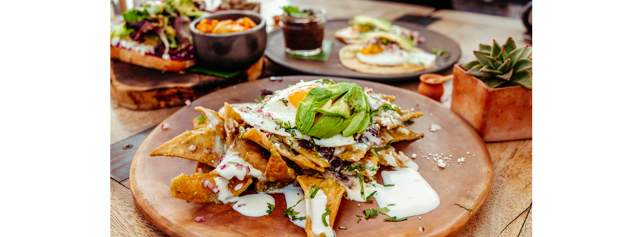 Chilaquiles Rojos / com Salsa de Tomate