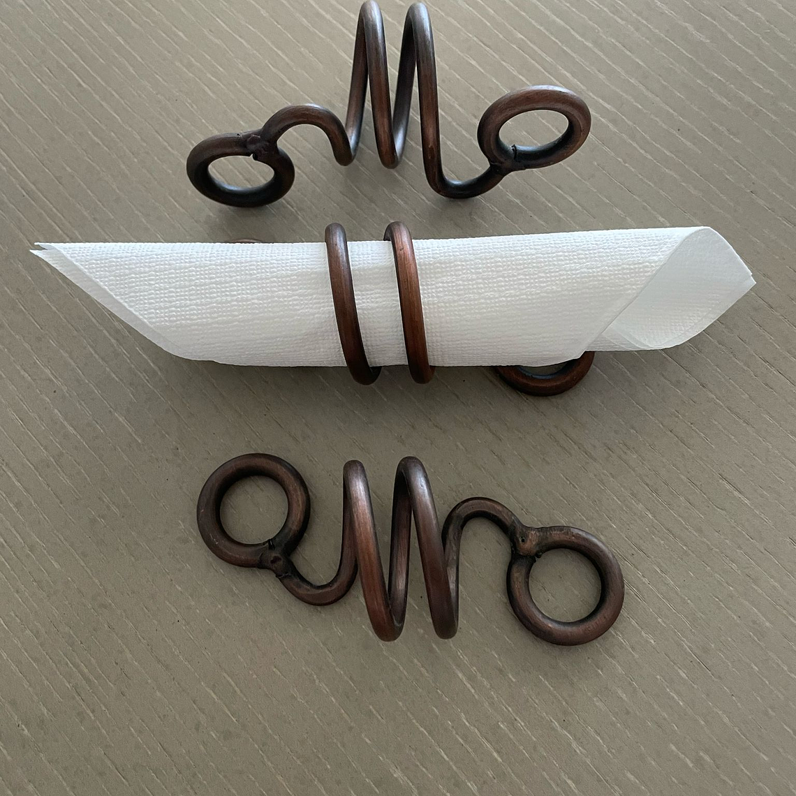 Servilletero Artesanal de Hierro – Viva el Barro (Set de 6) 1