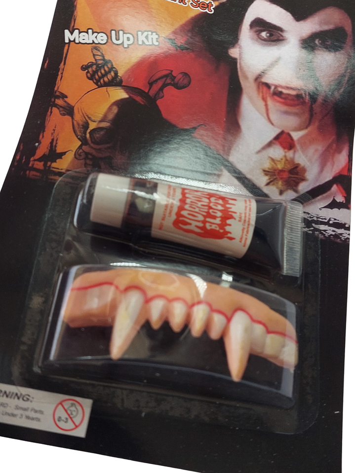 Sangre Falsa con Dientes de Vampiro 3