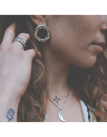 Textured circle earrings