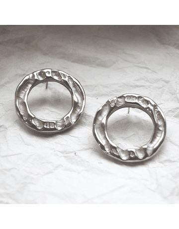 Textured circle earrings