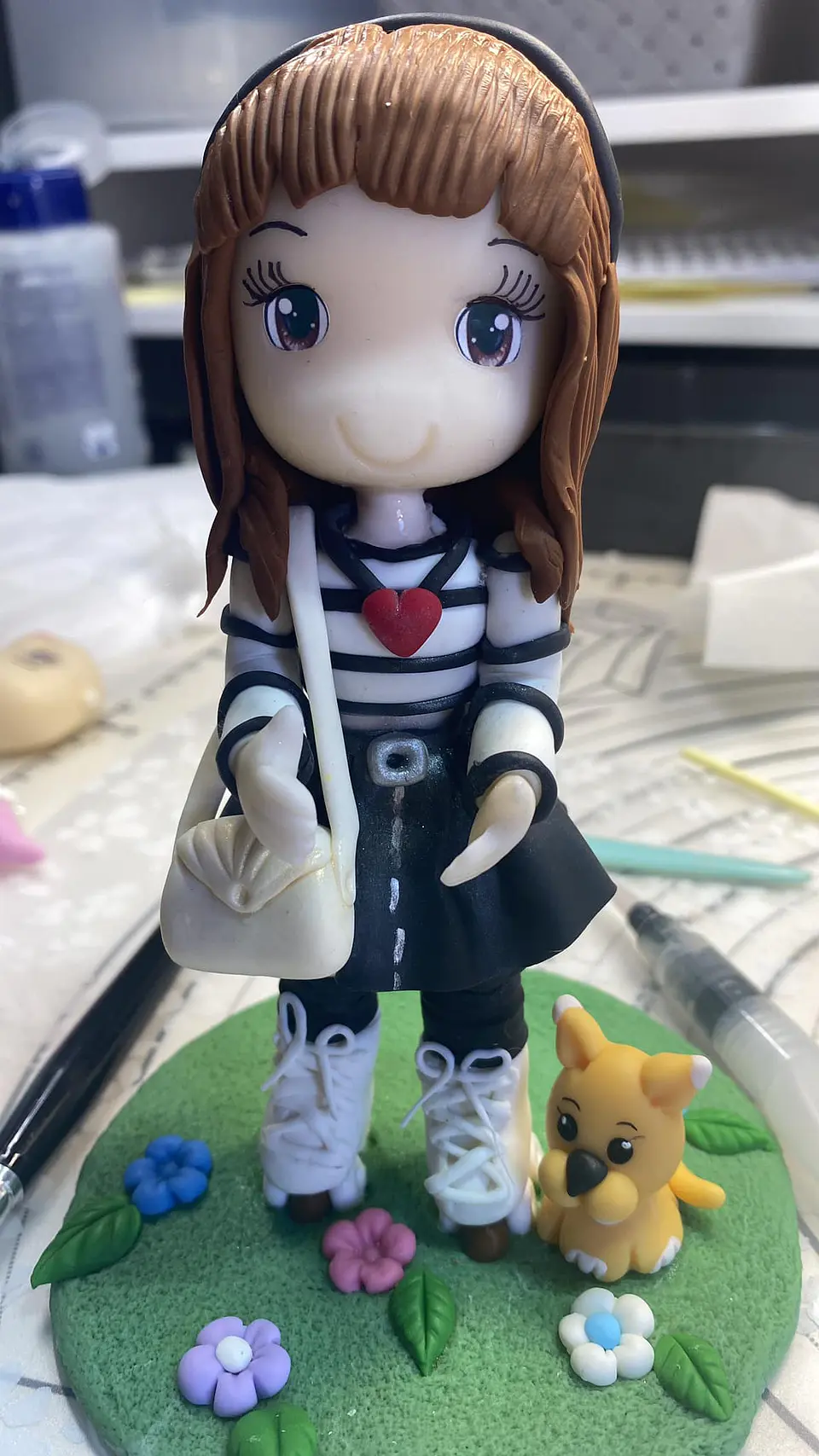  Estatueta Menina com Hobbies | Personalizada em Porcelana Fria 1