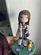  Estatueta Menina com Hobbies | Personalizada em Porcelana Fria - Miniatura 2