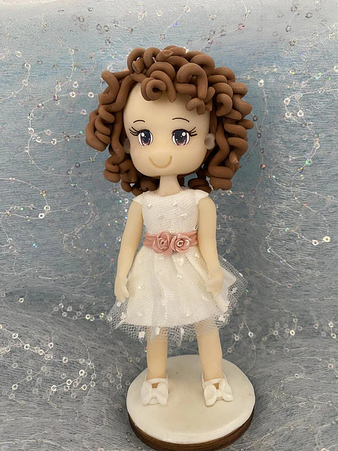 Topo Estatueta Personalizada em Biscuit Cerimónia Menina cabelos caracóis