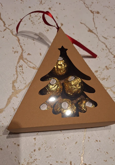 Caixa triangular árvore natal