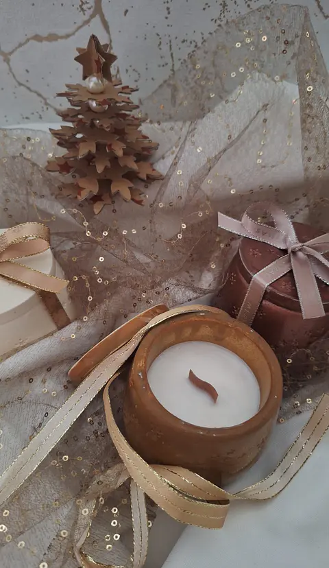 Vela em pote castanho com cera de soja