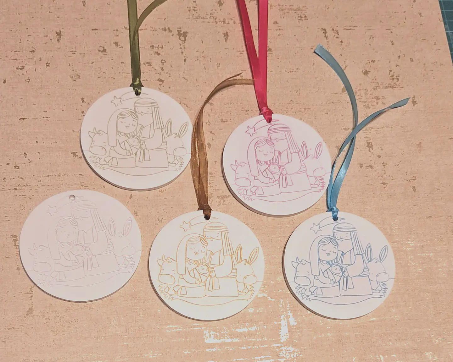 Enfeite de Natal Medalhão em Gesso - Natal Família Sagrada 2
