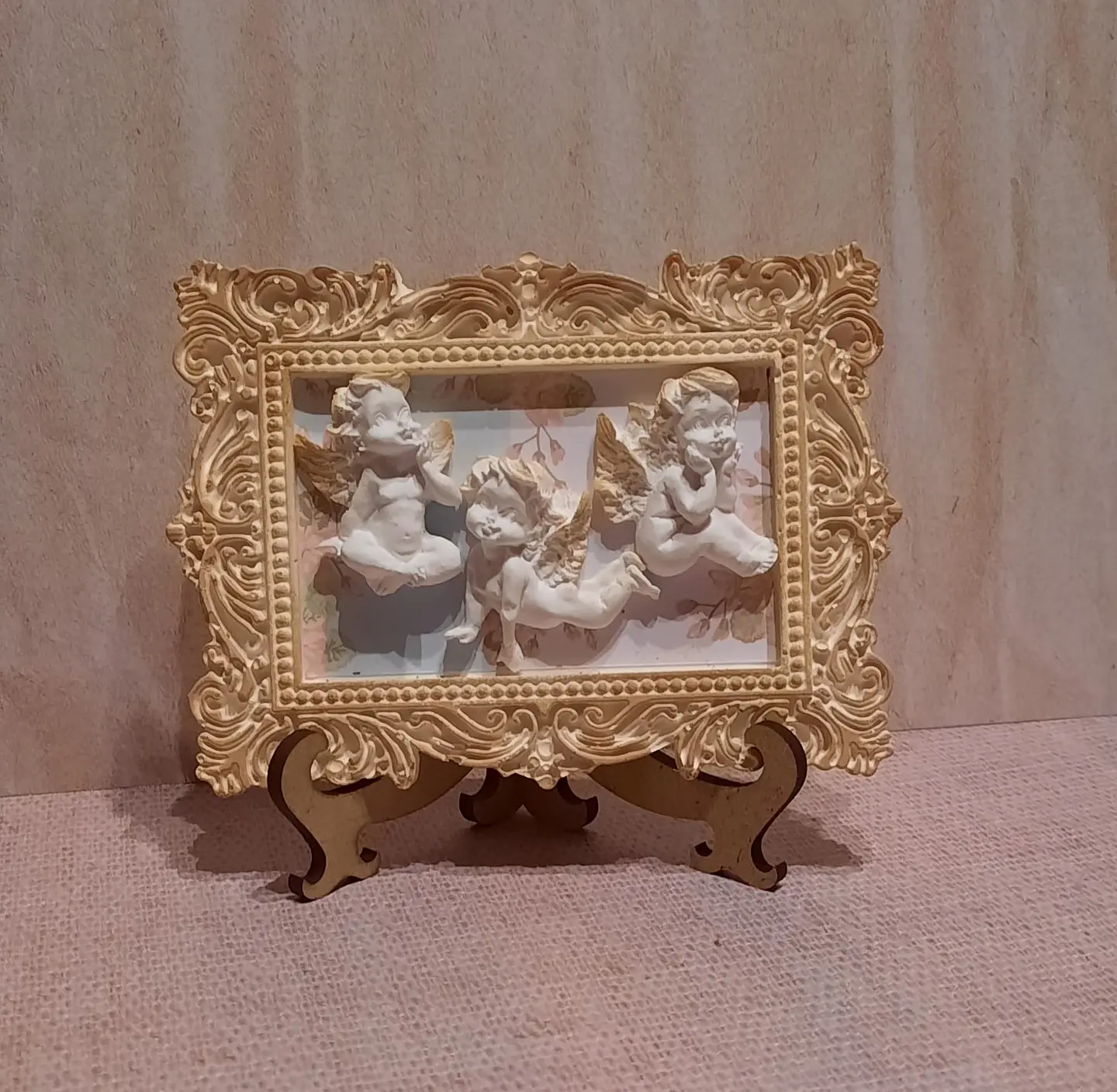 Anjinhos em dourado - Moldura 1