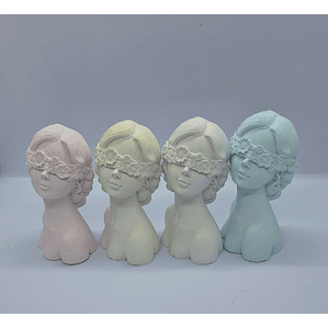 Estatuetas “Amina – Digna de Confiança” — Conjunto de 4 Peças