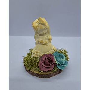 Andrea Princesa no Jardim com gato ao colo