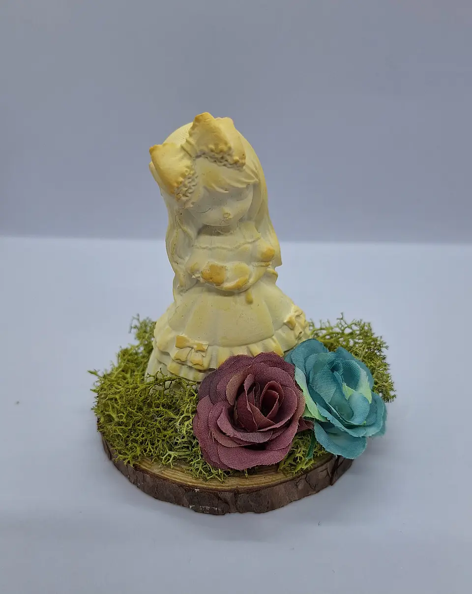 Estatueta Princesa Andrea com gatinho ao colo no Jardim 1