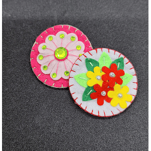 Pregadeira Flor em Feltro