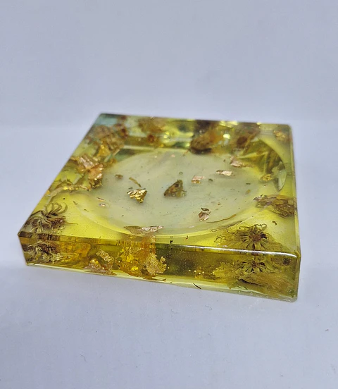Base Quadrada amarelo e folha d'ouro | resina epóxi