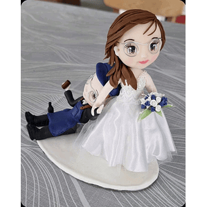 Estatueta de Noivos Criativa | Personalizada em Porcelana Fria