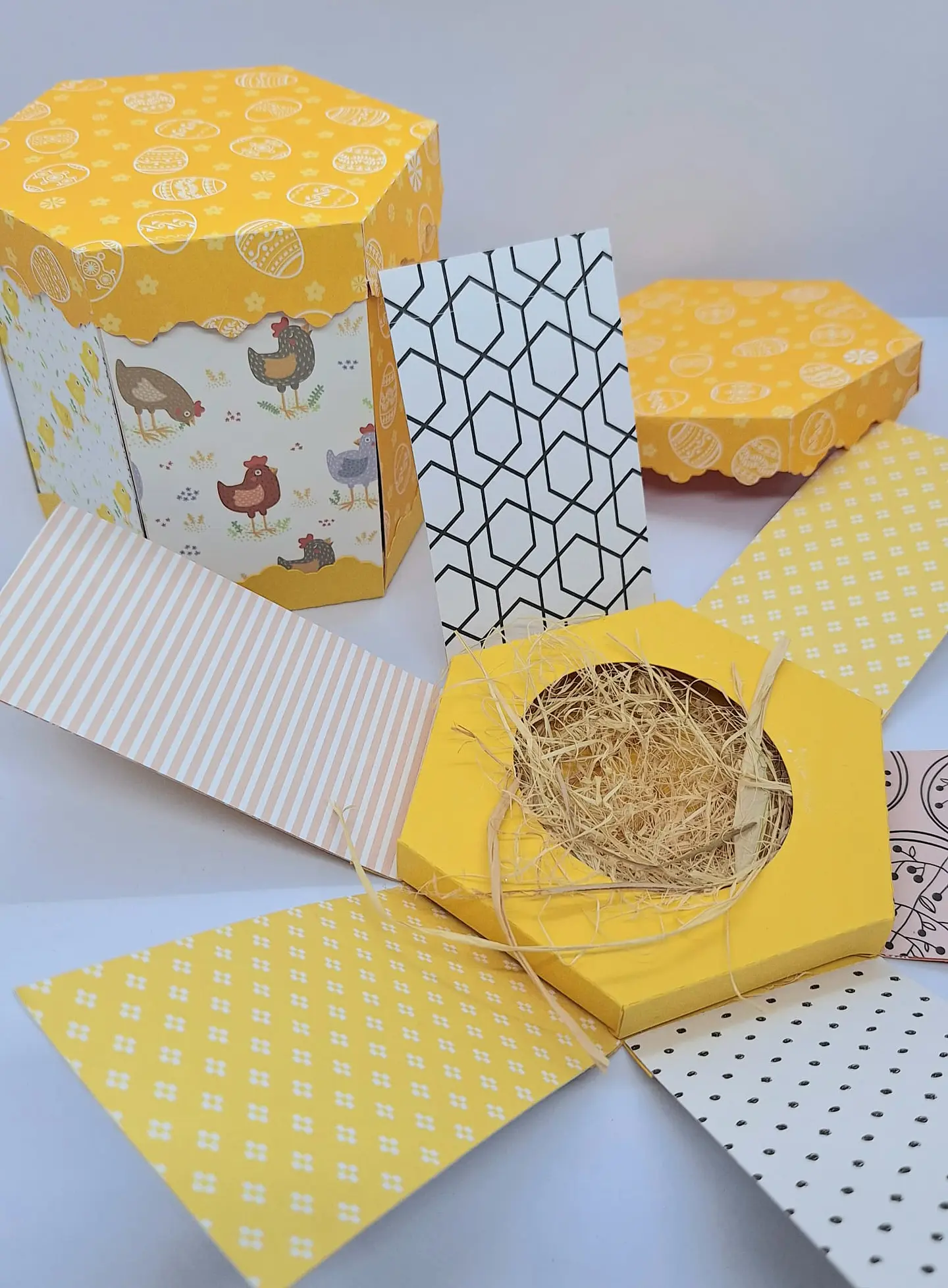 Caixinha Páscoa hexagonal explosão amarela 2