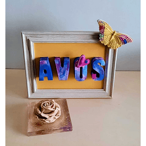 Moldura Avós – Letras Decorativas & Borboleta em Gesso