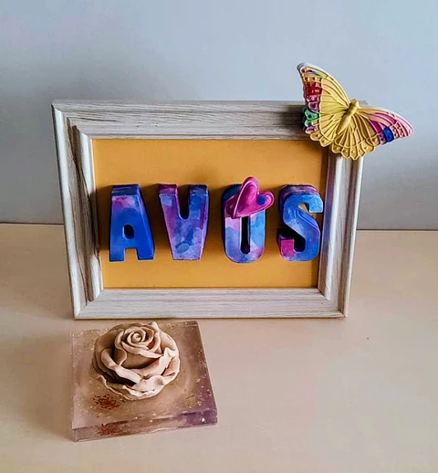 Moldura Avós – Letras Decorativas & Borboleta em Gesso