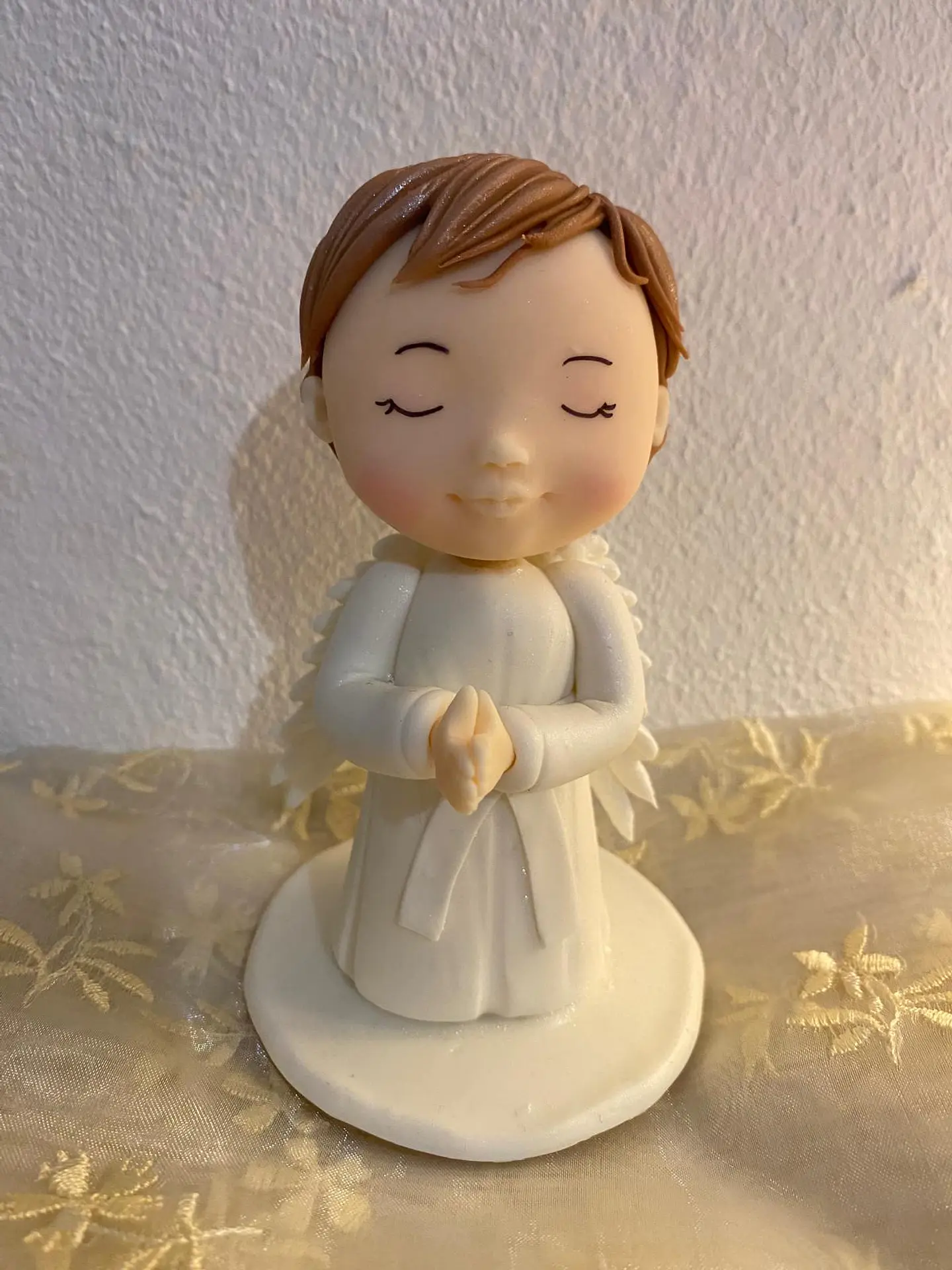 Topo Estatueta Personalizada em Biscuit Menino Anjinho 3