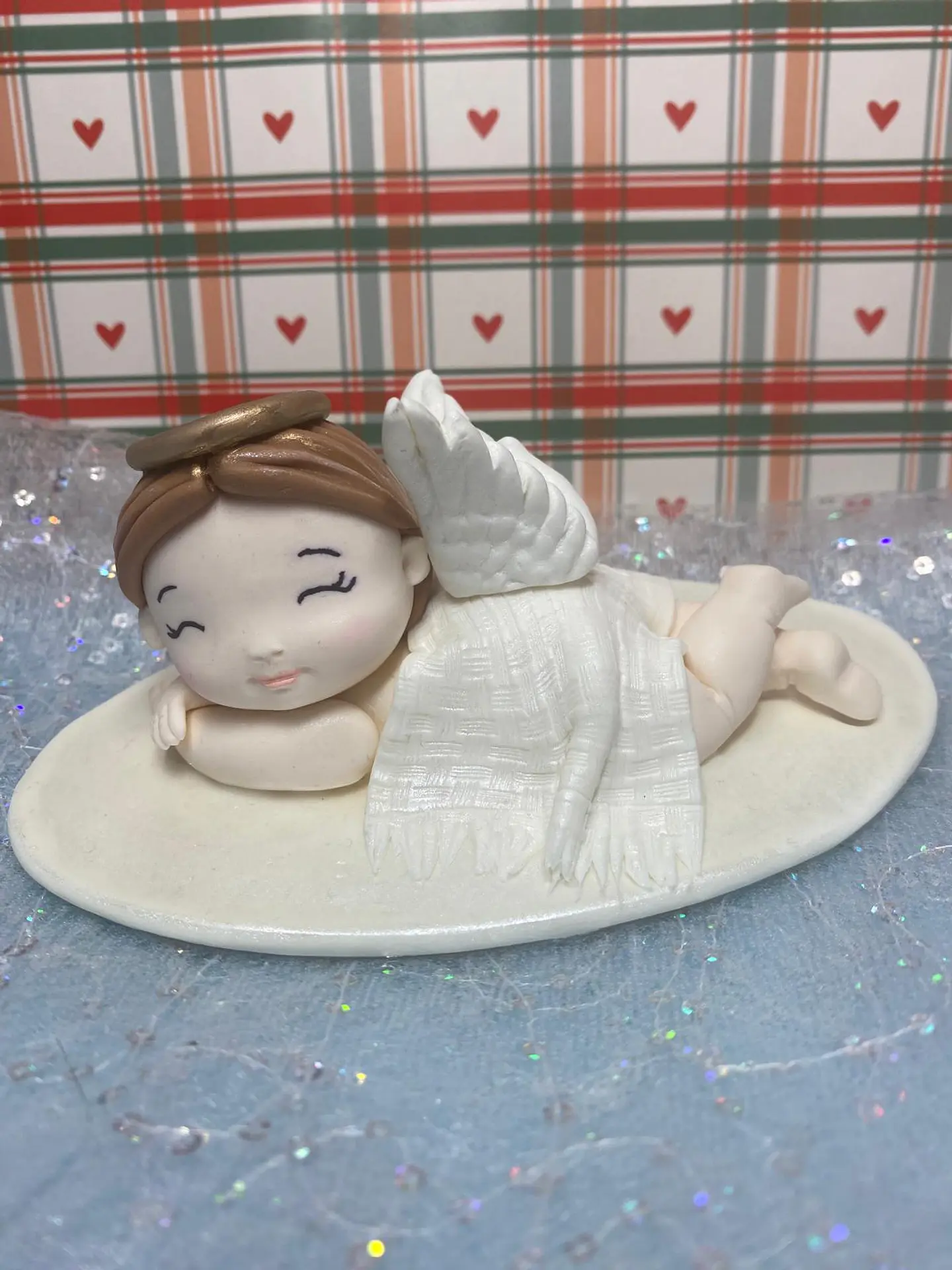 Estatueta Personalizada em Biscuit Menino Anjinho deitado 2