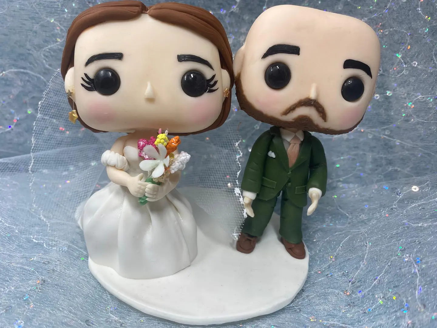 Estatueta de Noivos Estilo POP | Personalizada em Porcelana Fria 2