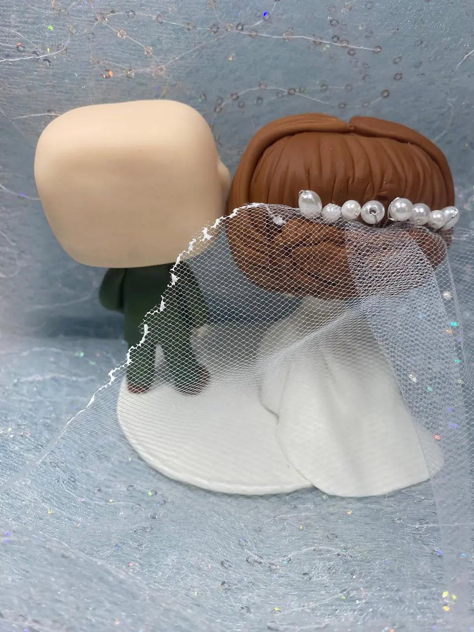 Estatueta de Noivos Estilo POP | Personalizada em Porcelana Fria 4