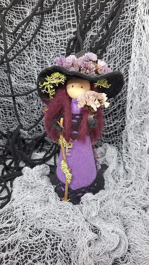 Boneca Halloween: "A Guardiã dos Feitiços" 🧙‍♀️💜