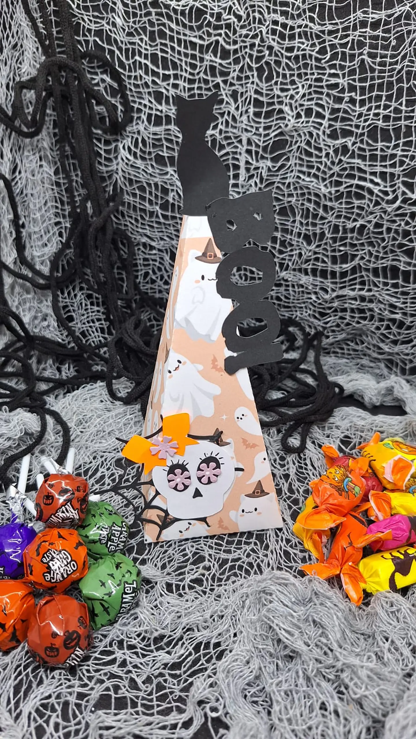 Caixinha Pirâmide BOO Rosa – Halloween 1