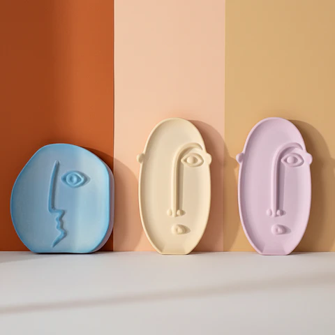 Conjunto de Estatuetas "Rostos Abstratos" | Arte Minimalista em Gesso Cerâmico