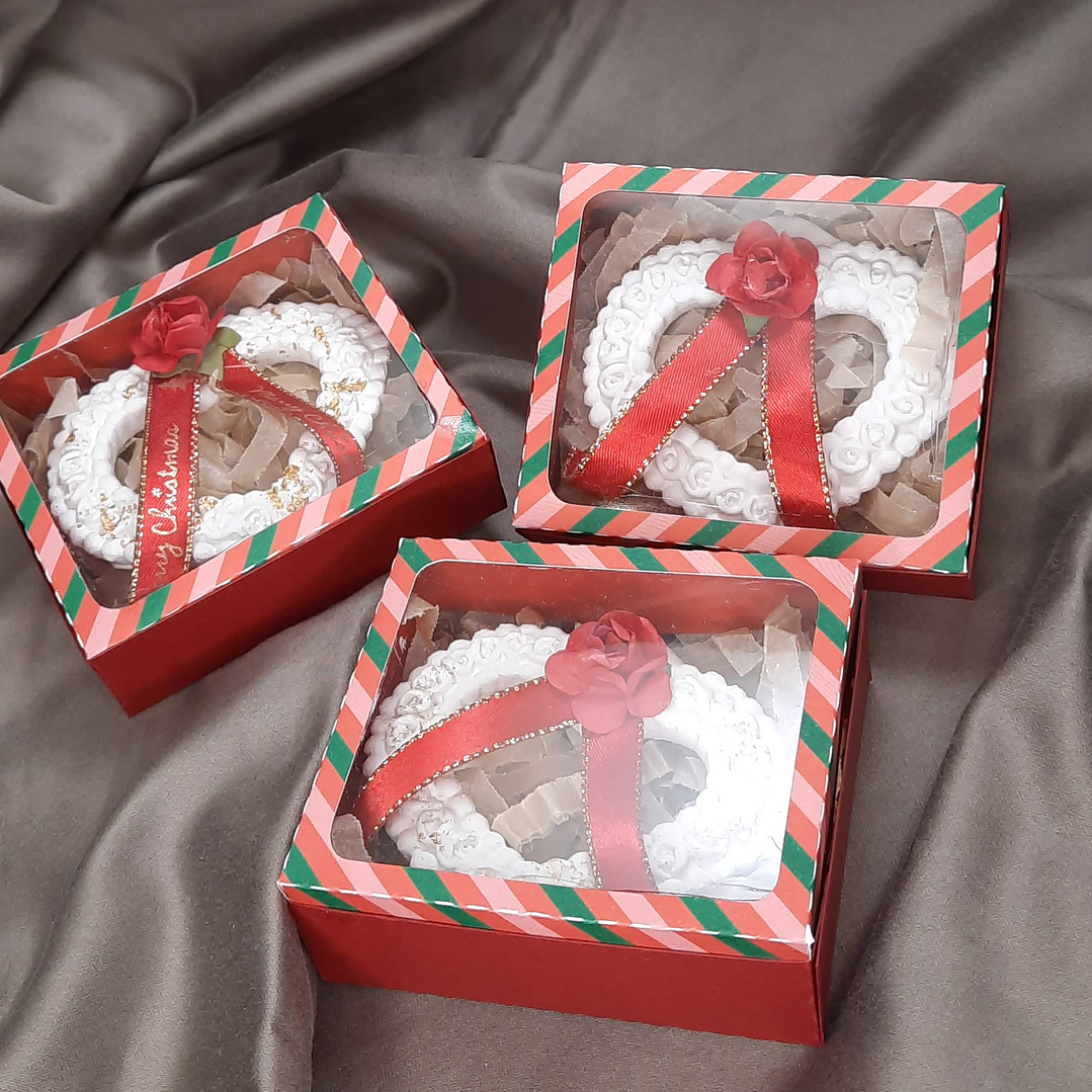 Coração Rendilhado com Folha d'Ouro | Enfeite de Natal em Gesso Cerâmico 1