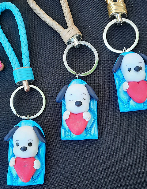 Porta‑Chaves Puppy Love | Feito em biscuit