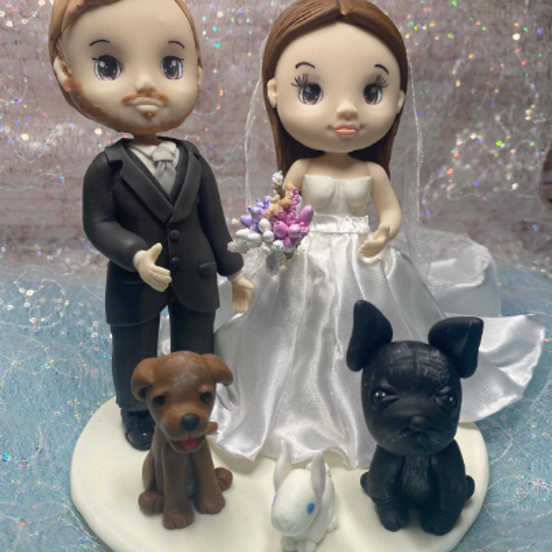 Estatueta Noivos com Pets | Personalizada em Porcelana Fria 2