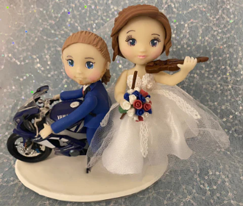 Estatueta de Noivos com Hobbies | Personalizada em Porcelana Fria