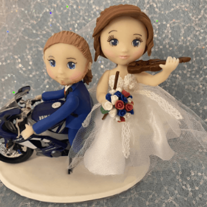 Estatueta de Noivos com Hobbies | Personalizada em Porcelana Fria 1