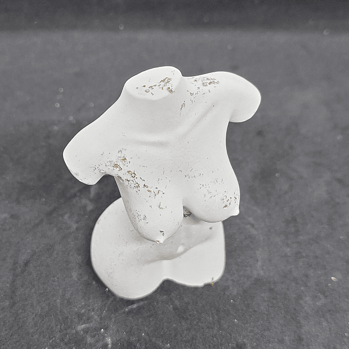 Estatueta Feminina “Mulher Sensual – Natural com Folha de Ouro” 🤍 3