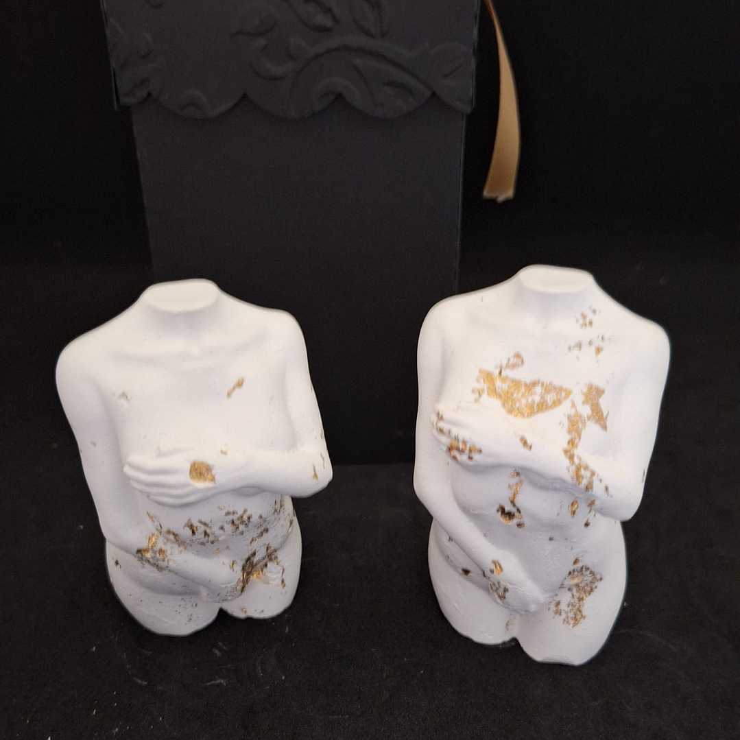 Estatueta Feminina “Mulher Serena – Natural com Folha de Ouro 🤍 4