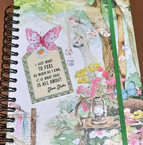 Caderno Personalizado A5 – Argolas & Frase à Escolha