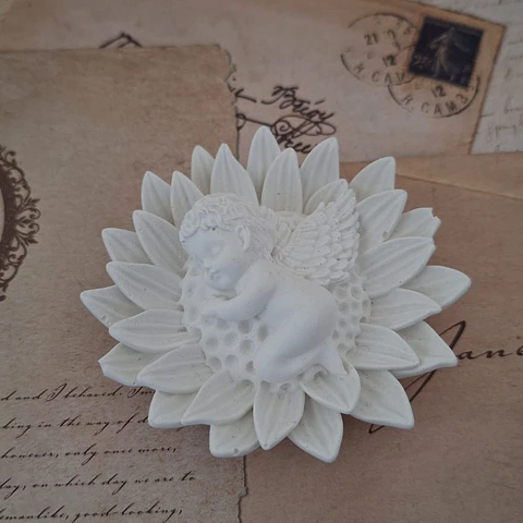 Menino Anjinho na Flor