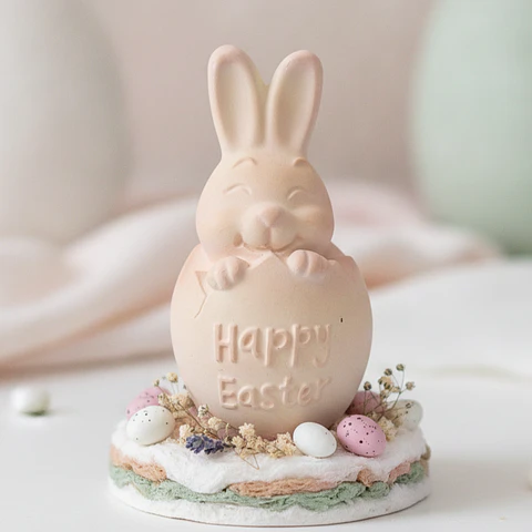Happy Easter  – Coelhinho na Casca de Ovo