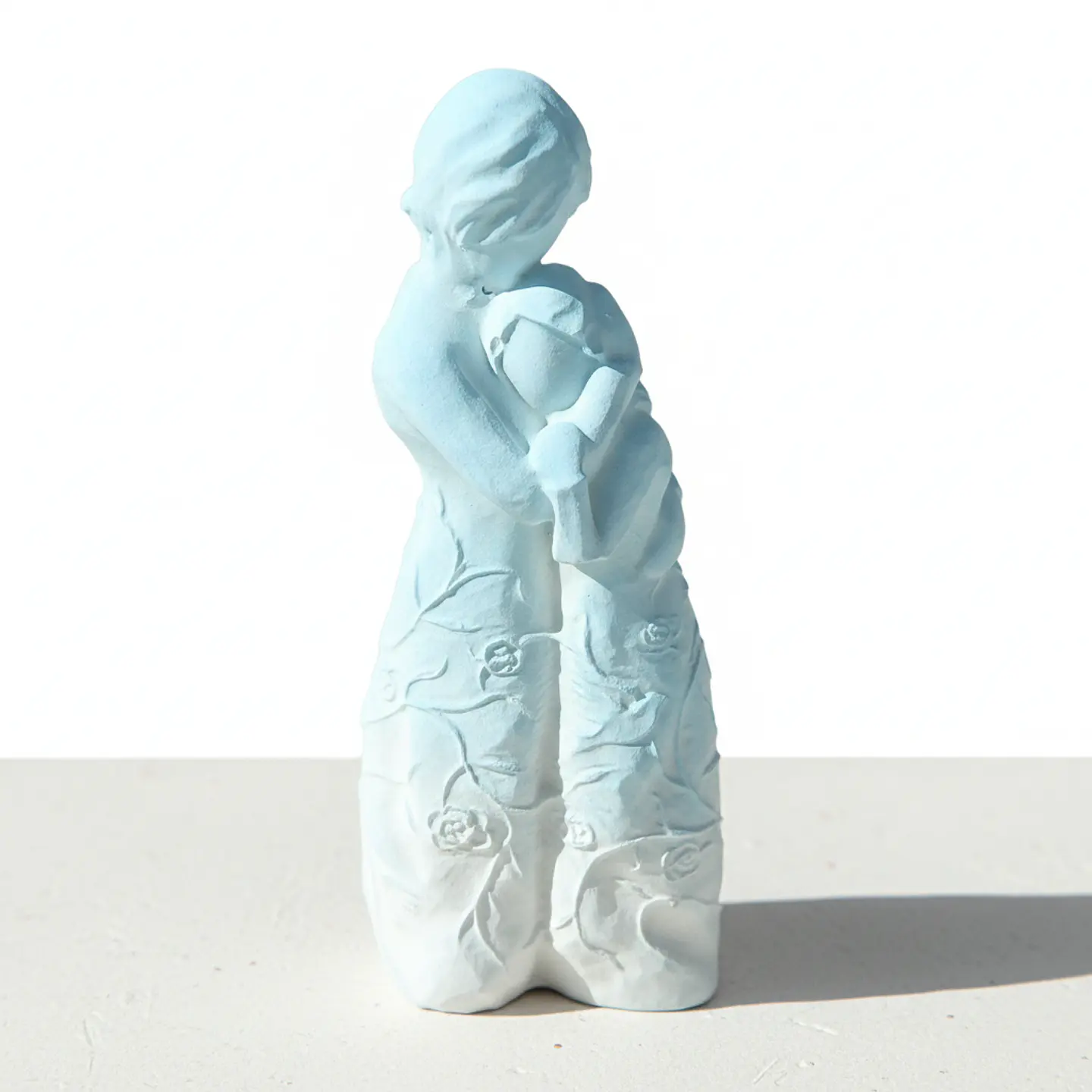 Abraço Florido — Peça em Gesso 5