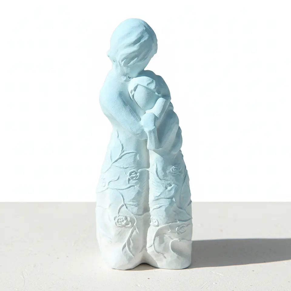 Abraço Florido — Peça em Gesso 5